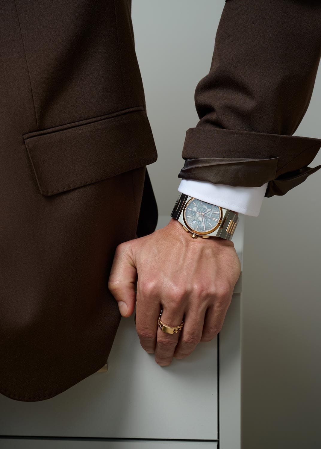 Mathey-Tissot Mathey-Tissot Zoltan H117CHRS , наручные мужские часы фото под углом