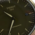 Tissot T1164073709100 наручные мужские часы застежка крупным планом