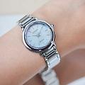 Citizen Citizen Citizen L EM1100-84D  японские женские часы на браслете нержавеющая сталь боковой вид