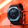 Casio GMA-P2100BB-1ADR женские часы застежка крупным планом