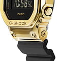 Casio Casio G-Shock GM-5600G-9DR (GM-5600G-9) электронные мужские часы часы крупный план черный циферблата