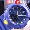 Боковая сторона корпуса Casio Casio G-Shock GA-800SC-2A с заводной головкой и логотипом бренда