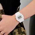 Casio Casio G-Shock GMD-S5600BA-7DR (GMD-S5600BA-7) электронные женские часы часы крупный план  циферблата